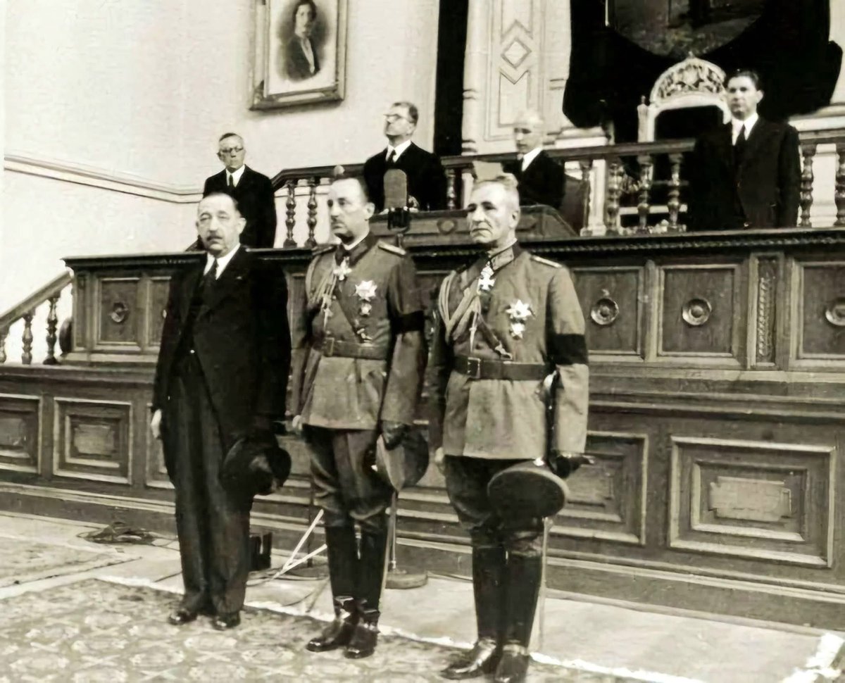 deebaumau's tweet photo. “Не трябва да плачем за нас, а за България!”

И запя националния химн “Шуми Марица”. 
Бе уδит с удаρ от револвер. Тримата регенти Кирил, Филов и Михов бяха изведени последни заедно с двама тежко болни осъдени. Качиха ги на един полупразен камион. Духаше леден вятър...” https://t.co/WUVxkZTPhB