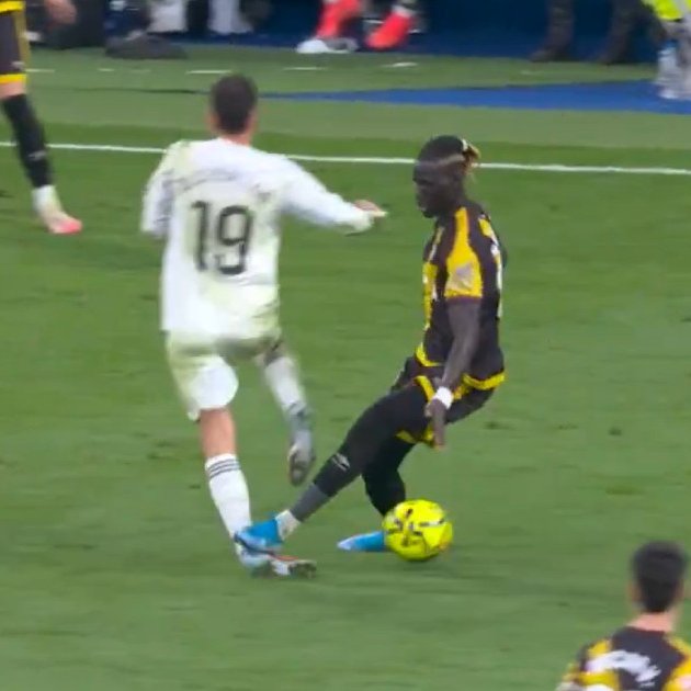 CuentaMister's tweet image. En un fútbol decente @CTARFEF @rfef y creíble, todas serían ROJA. Pero en el fútbol español puedo hacer este juego: "ADIVINA CUÁL FUE ROJA Y CUÁLES NO"

Tchouameni vs Pedri (amarilla)
Ciss vs Pedri (amarilla)
Guillamon vs Pedri (ni amarilla)
Ciss vs Ceballos (roja)

Cuando hay 4…