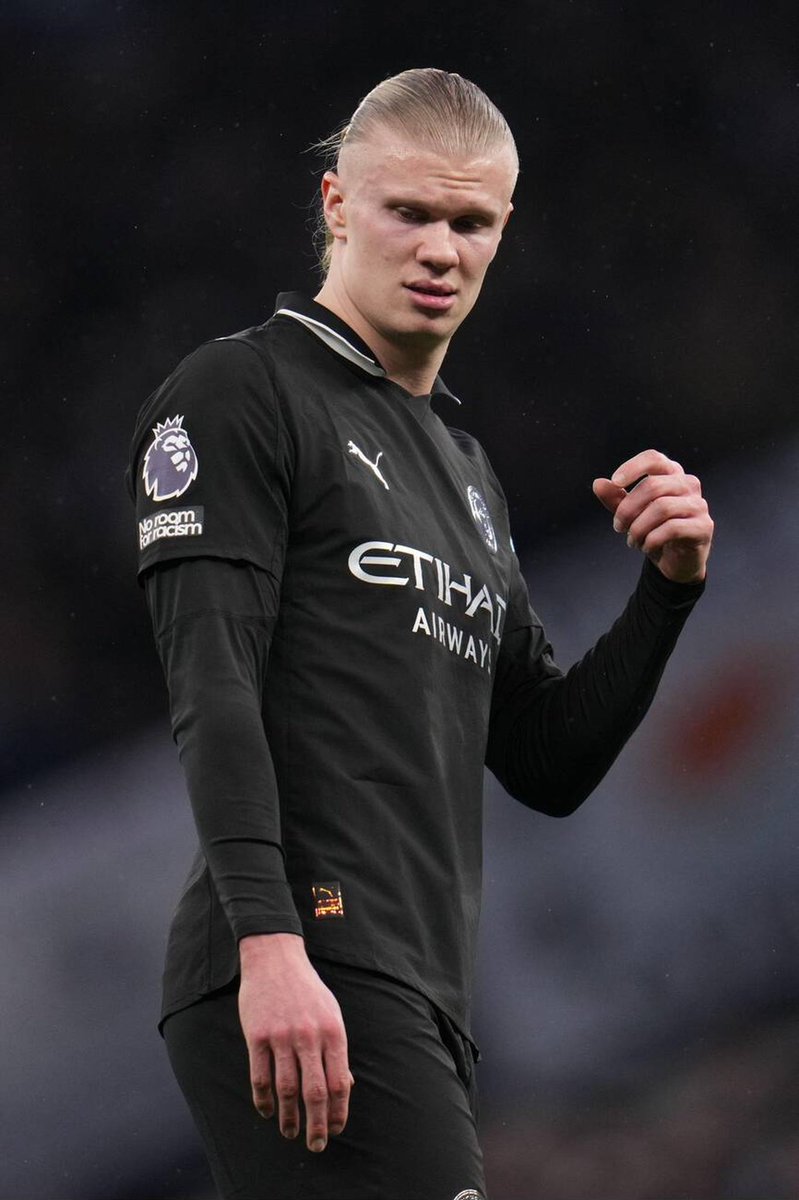 DxBruyneSZN's tweet photo. Erling Haaland registered more hugs on Spurs players than goals he has scored in the last 11 games 👏 https://t.co/hfocCjkPH9