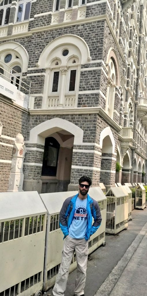 LoneHadi7's tweet photo. Not loud. Just legendary A moment of me in the rhythm of Mumbai. Concrete, chaos, and calm — all in one frame. 🏙️🌪️🌊📸✨ https://t.co/bkB7uX1iLk