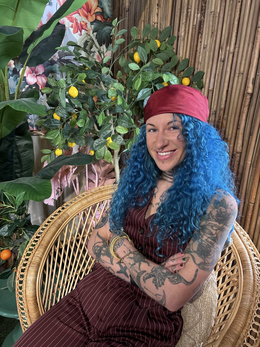 kelbaker31's tweet photo. She has been through hell so believe me when I say, Fear her when she looks into a fire and smiles 🙃🔥 #alternative #grunge #colorfulhair #inkedup #pierced #lgbt https://t.co/mtR8yBItGp