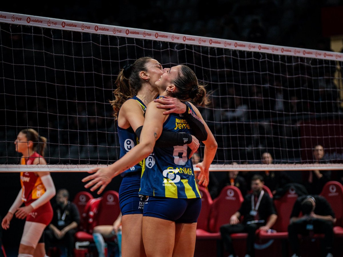 🟡🔵 HIRS! 📸 Hande Baladın 🫂 Alessia Orro… 🔥