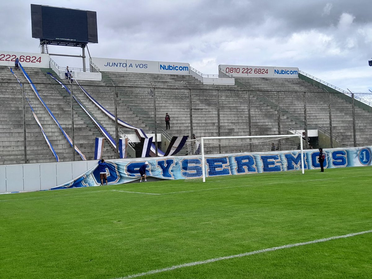🇲🇭 ¡TRAPOS Y BANDERAS AZULES, MARRONES Y BLANCAS: LOS HINCHAS ANTONIANOS YA PALPITAN EL SUPERCLÁSICO REVANCHA EN EL MARTEARENA!