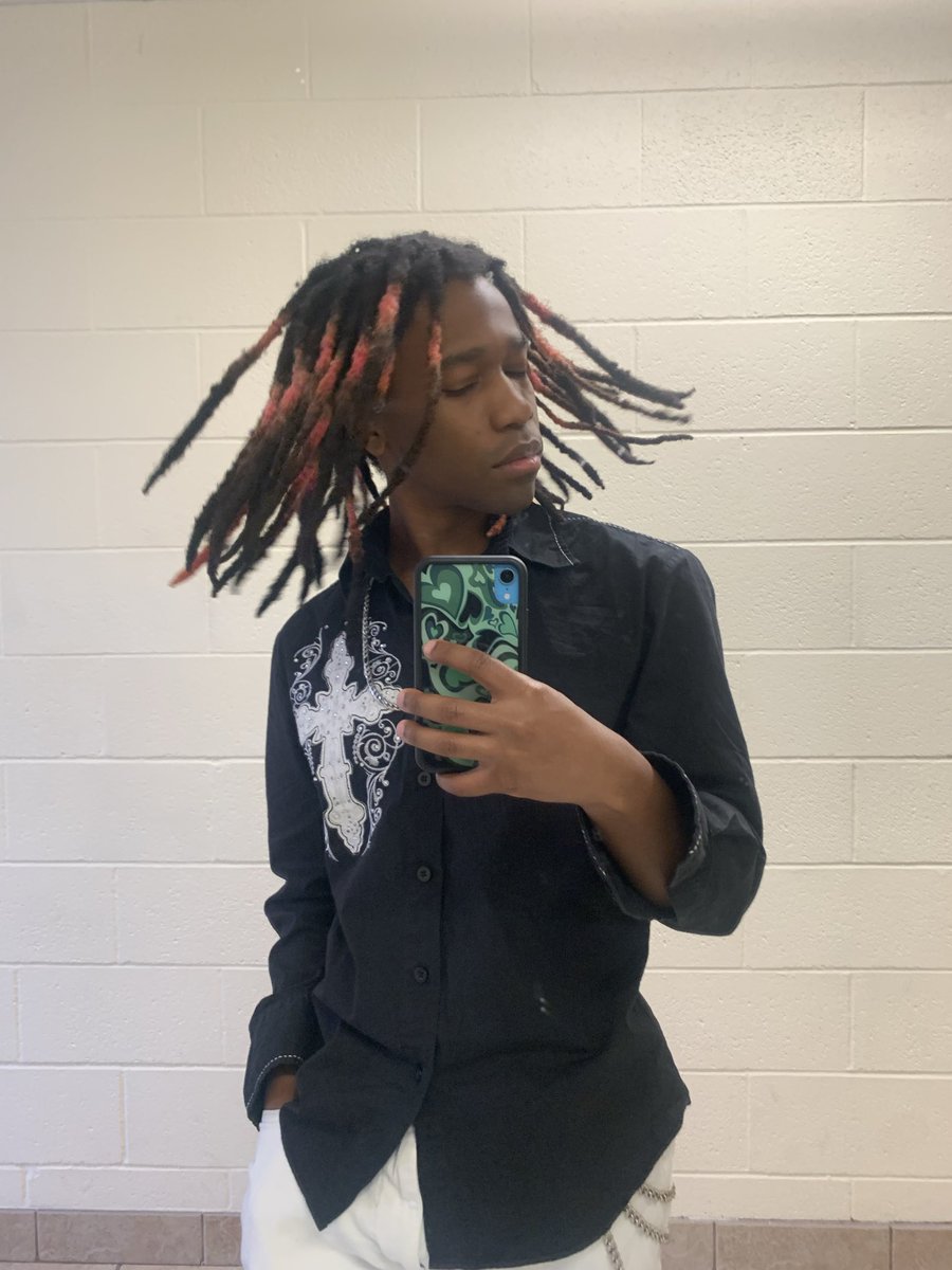 zay tweet media