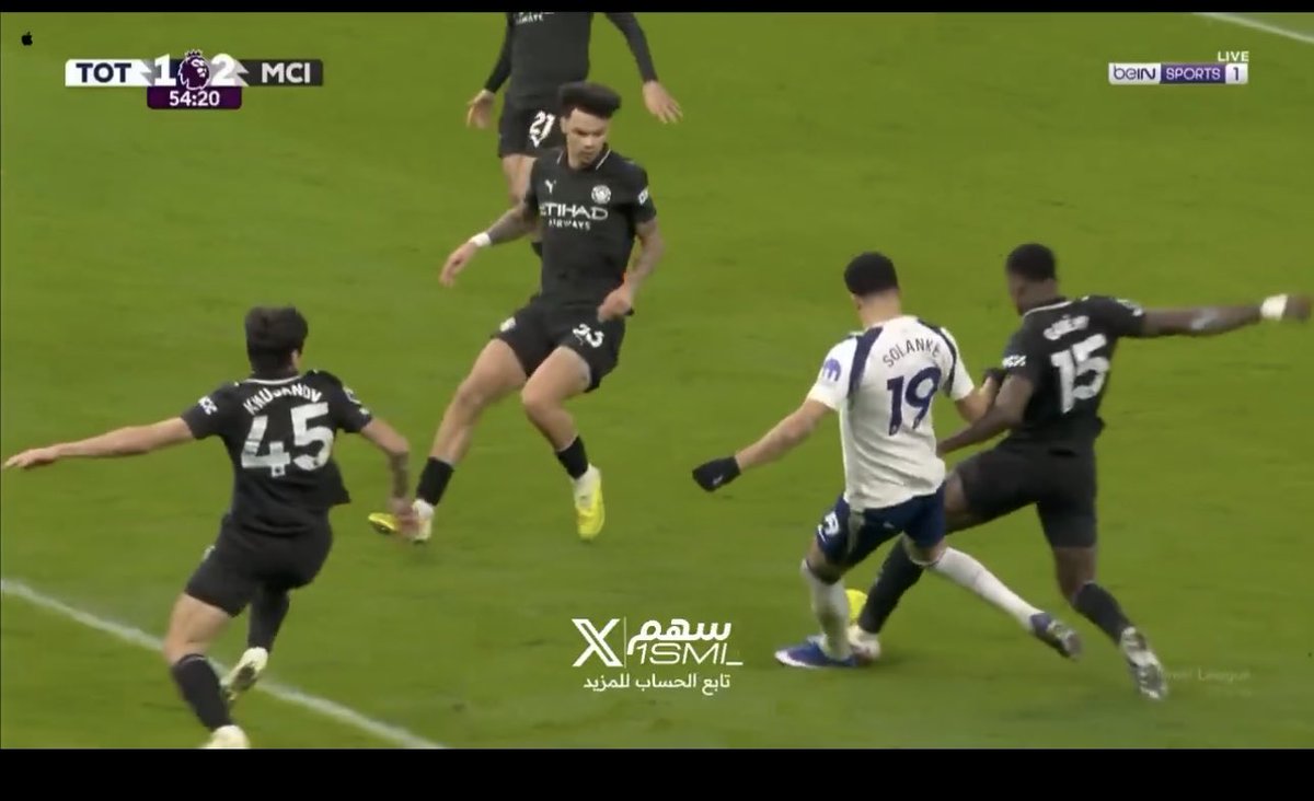 jonrommen's tweet photo. Solanke skal avslutte alene mot keeper. Guehi tråkker først på standfoten hans. Så sparker Solanke gjennom foten til Guehi etterpå.

Dette kommer ikke til å være vinklingen nå i etterkant. Det bildet her kommer heller ikke til å bli vist. Kommer kun til å si det er frispark City. https://t.co/Yba1WUqJ9O