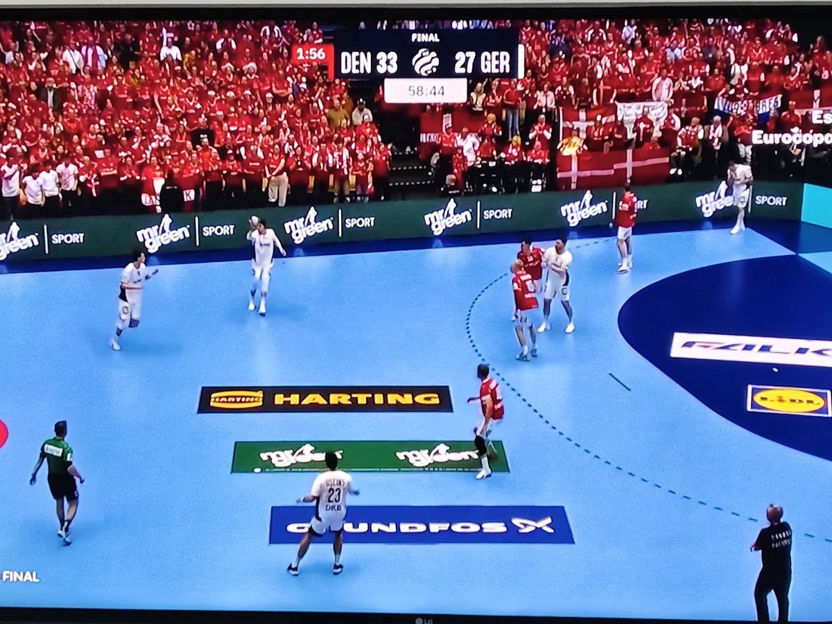 Verassa's tweet photo. @rtve @teledeporte ofrecen un apasionante Dinamarca - Alemania de balonmano en lugar del España - Italia de @UEFAFutsal https://t.co/Jmv1BMoRIY