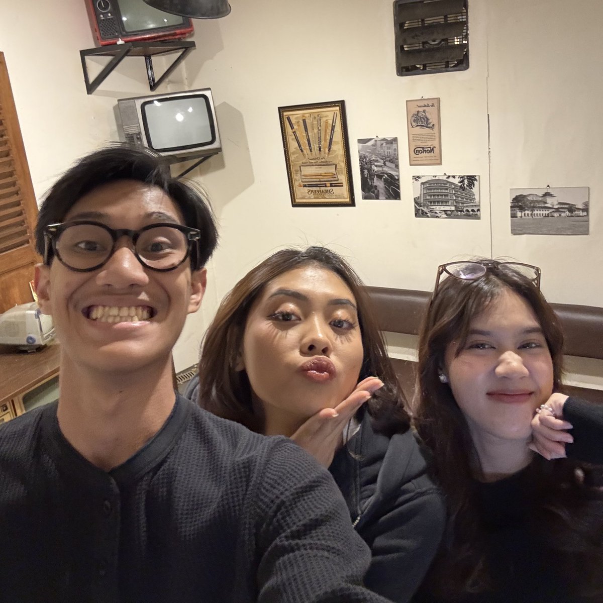 ddeonuwz's tweet photo. a short getaway to bandung💨 https://t.co/3GQjRfYsR8