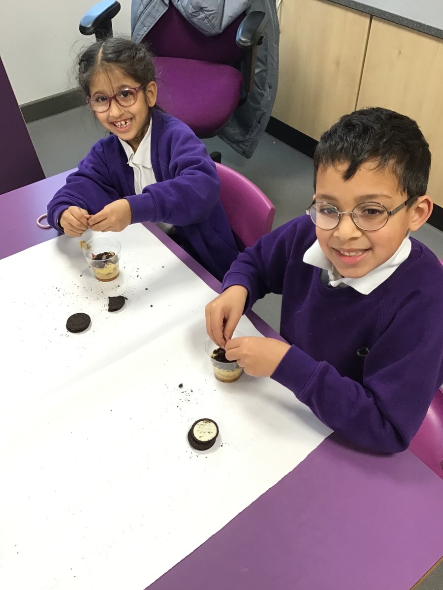 olive__preston's tweet image. Year 3 learning about the different layers of soil. #Science #Rocks #Earth #Topsoil #Subsoil #RockySoil #Bedrock #EarthsCrust #Mantle #OuterCore #InnerCore #BringingLearningToLife #KnowledgeRichCurriculum #Ambition #WeAreSTAR