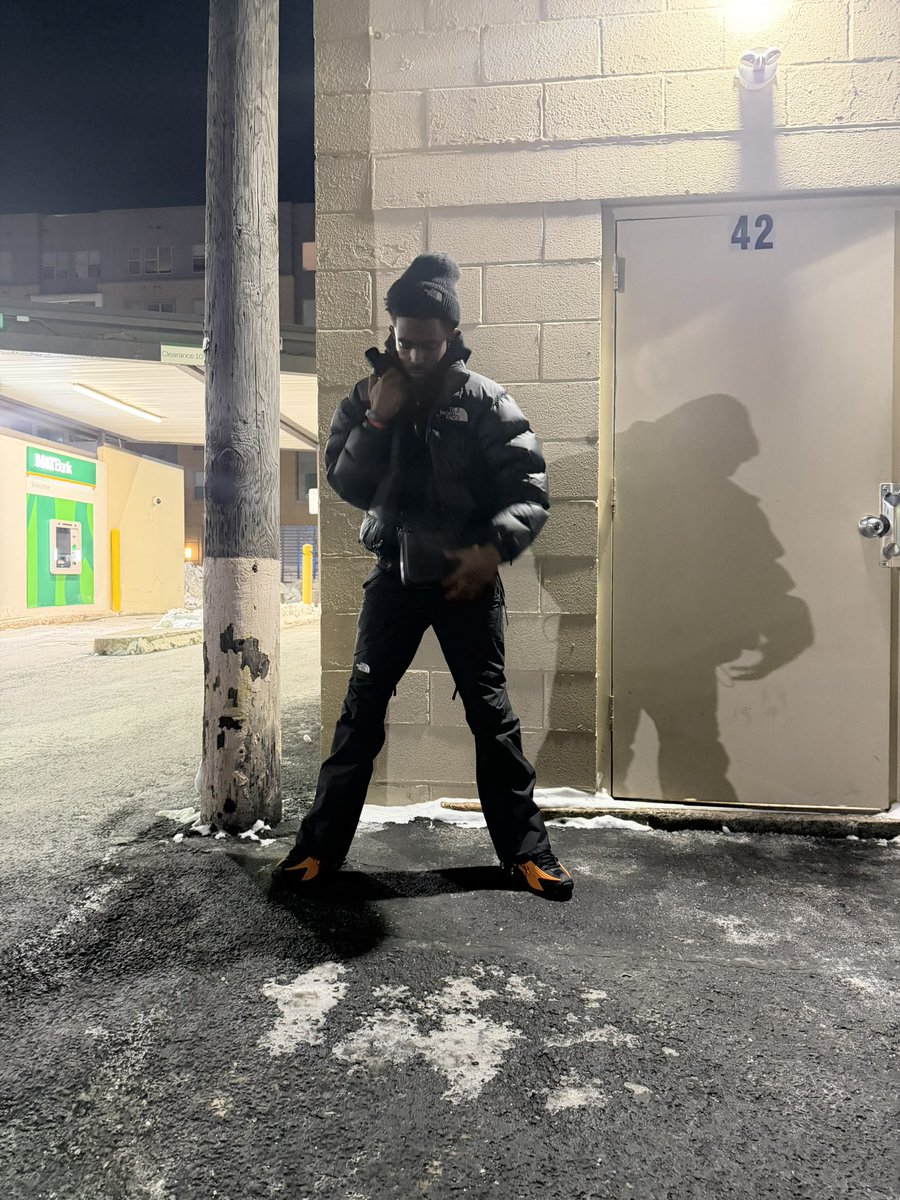 1shotwes tweet media