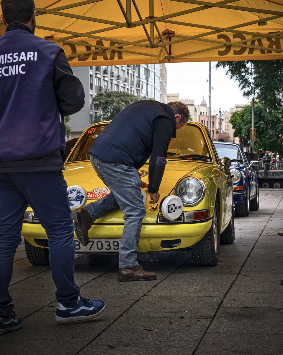 🏁 ¡Una conjunción de obras de arte en la catedral de Barcelona, en la salida del XXVIII Rally Monte-Carlo Historique!

🏁 Una conjunció d'obres d'art avui a la catedral de Barcelona, en la sortida del XXVIII Rally Monte-Carlo Historique!

#𝚁𝚊𝚕𝚕𝚢𝚁𝙰𝙲𝙲