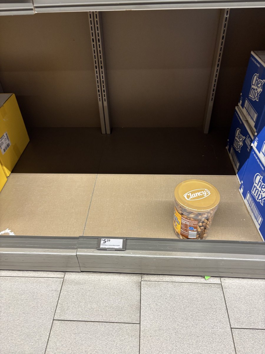 grimpe_bill's tweet photo. @AldiUSA - What’s with the shortage of pretzel tubs???  This is the third store I’ve been to. https://t.co/nRIQsx9gxh