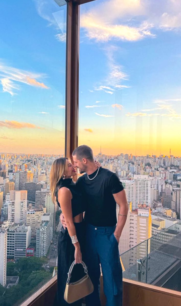 centralmaritheu's tweet photo. Parabéns pelo 1 mês de namoro, Maritheus! Um mês pode até parecer pouco, mas quando é de verdade já carrega tanto carinho, cumplicidade e momentos especiais. Que esse amor continue crescendo, se fortalecendo e enchendo os dias de vocês de sorrisos, abraços apertados … 😮‍💨 https://t.co/uxeMp87PEg