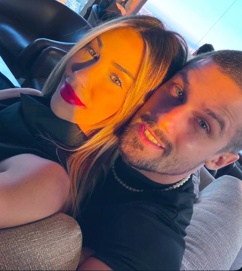 centralmaritheu's tweet photo. Parabéns pelo 1 mês de namoro, Maritheus! Um mês pode até parecer pouco, mas quando é de verdade já carrega tanto carinho, cumplicidade e momentos especiais. Que esse amor continue crescendo, se fortalecendo e enchendo os dias de vocês de sorrisos, abraços apertados … 😮‍💨 https://t.co/uxeMp87PEg