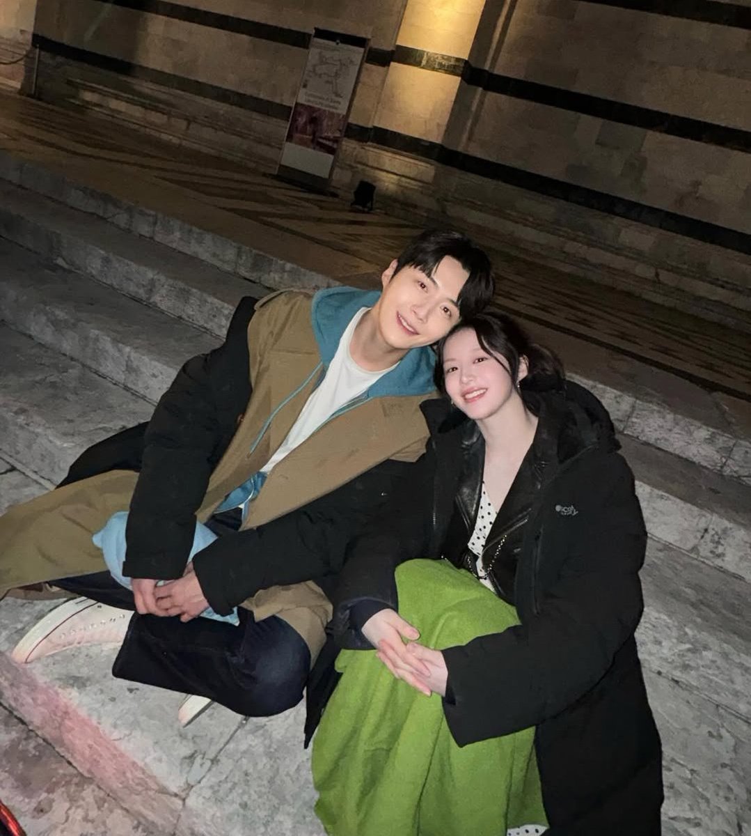 DiaryAira's tweet image. Help rt! 🫶🏻

Heyyow! Aku ada ready stock layout seri #CanThisLoveBeTranslated ☘️ yang bisa kamu bawa pulang sekarang juga😽❤️

Free retext yaw🥹💌

#zonaba #zonauang