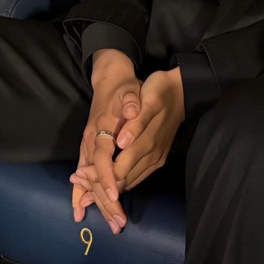 du1ceria's tweet image. need some ryeoun hand appreciation