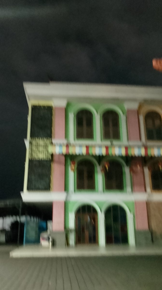 sixjave's tweet photo. Tbtb kepencet kamera tbtb lampu yang kelihatan dari jendela mati 🤣 https://t.co/Jva9wb2eFg