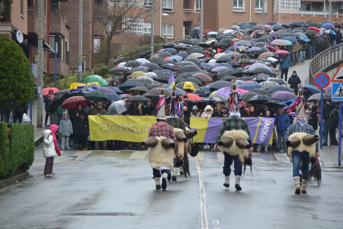 Atzo elkartasunez bete genuen Sopela, <a href="/sopelako4ekin1/">Sopelako 4ekin1</a> plataformak deitutako mobilizazioan.

4 kide, 32 urteko espetxe eskaria eta 112.400 euroko isuna. Mendekua, muntaia, desproportzioa, INJUSTIZIA. 
Ankerkeria honen aurrean, absoluzioa da eska daitekeen bakarra.
#sopelako4ekin1
