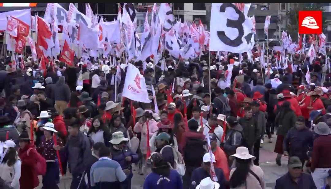 unchasqui's tweet photo. ¿Ya viste lo de Alfonso @LopezChauNava en Puno? Ha iniciado su campaña en una plaza donde otros no pueden ni asomar por casualidad. Ahora entiendo por qué los ataques a su candidatura. https://t.co/5EMHG2Xcpn