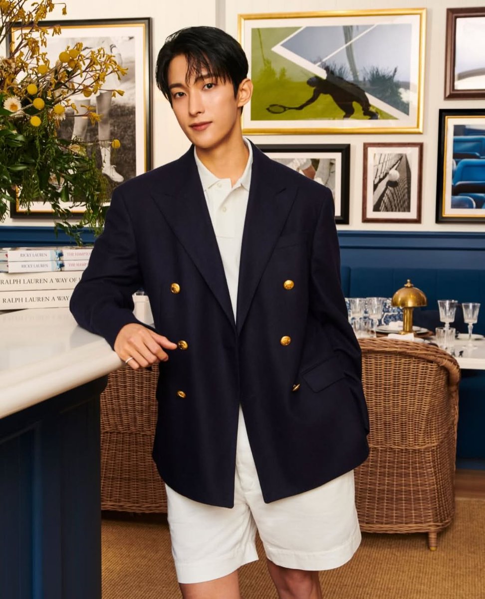 dkzones's tweet photo. 260201 mensfoliomy instagram update with dk_is_dokyeom #DOKYEOM #도겸
Who has the best fit at Australian Open? 🎾
His name is @.dk_is_dokyeom. His favourite food is pizza. And on his first match day, he’s styled in a tailored blazer, clean and classic in #RLStyle. #CARATS, if this is only his first outing in @.poloralphlauren, you already know what that means — start counting the second, third, and fourth.
For now, let this visual sit with you. Have a nice day everyone ^_^
DOKYEOM IN POLO FOR AO26
#DKxAO26
#DKxPoloRalphLauren
@pledis_17
@RalphLauren
