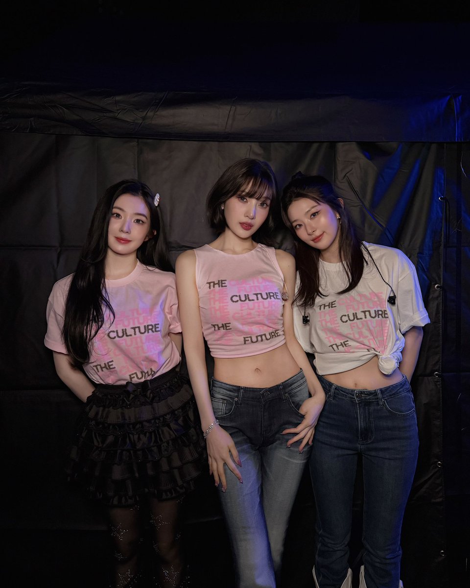 🖤🤍                                              🩷🤍