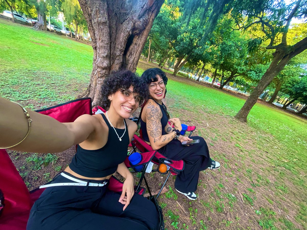 2 sillas, un vino, chismes, nosotras y el mirador🫶🏼❤️