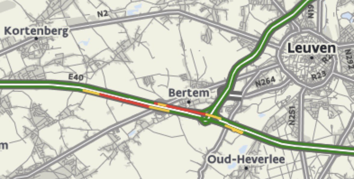 Op de #E40 in #Bertem wordt ook deze namiddag nog gewerkt. Tot morgenochtend is er in beide richtingen slechts één rijstrook beschikbaar. Dat geeft nu in elke richting een stevig kwartier file. Verkeer tussen Gent en Hasselt rijdt dus vlotter via Antwerpen.