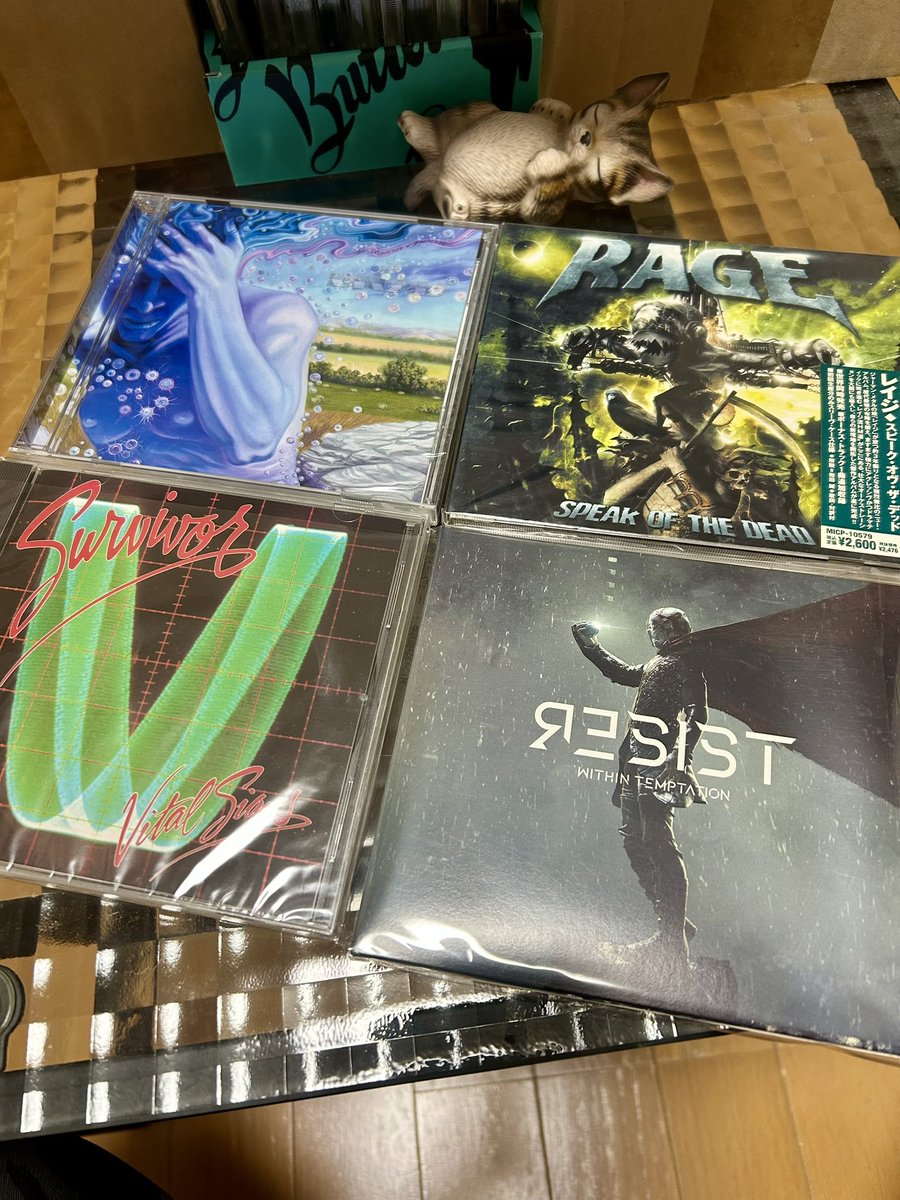 Hi, guys.
How was your weekend?
I listened to these CDs on February 1st, 2026.

The Absence of Presence / Kansas🇺🇸
#RichWilliams
Speak of The Dead / Rage🇩🇪
#VictorSmolski
Vital Signs / Survivor🇺🇸
#FrankieSullivan

#Resist / Within Temptation🇳🇱

Good night, music lovers.
 See you.