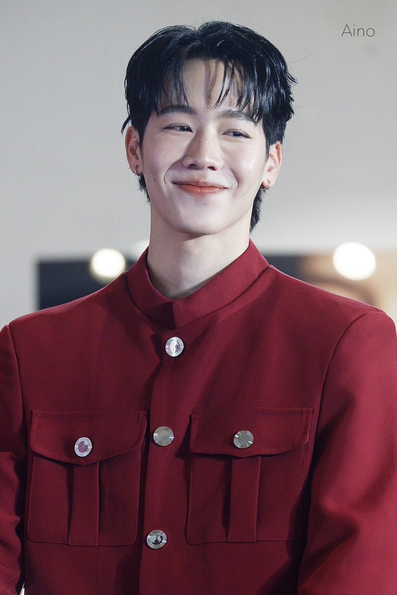 หล่อทุกครั้งที่เจอเลย ;.; 
คุณพี่ก็ยิ้มซะ น้องจะไปไหนรอดคะ ? 
🌿

#warwanarat <a href="/warwanarat/">ว</a> 
#DownyAmbiPurxYinWar