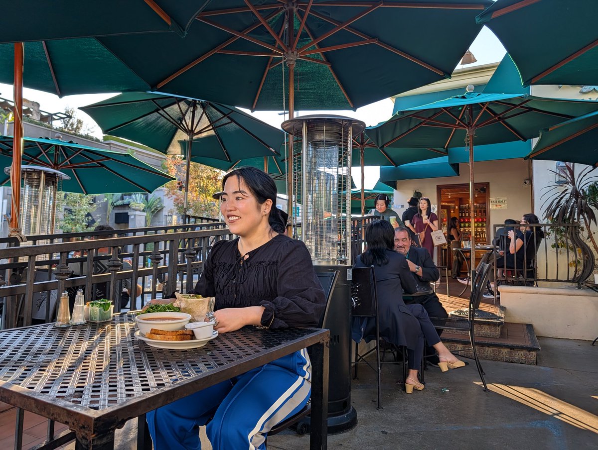 ロサンゼルスを訪れたのは、お笑い芸人のゆりやんレトリィバァさん✨

向かった先は、LA発のオーガニックコーヒーが人気のカフェ、Urth Caffé（アースカフェ）。

ハーブローストターキーとトマトライススープをオーダーしました🍅

#アナザースカイ #Pixelで撮影 #ロサンゼルス