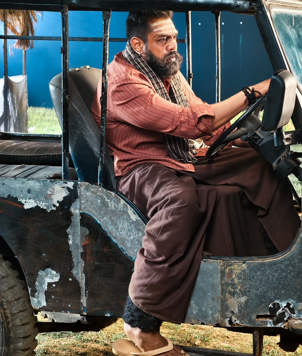 DStheBrand's tweet image. Criminal #DSBOSS look 🔥🥵
@DhruvaSarja
@GTelefilms 
#CriminalFilm #CriminalMovie #DhruvaSarja #Goldmines #ManishShah #DS07  #CriminalTheMovie✨ 
#KDthedevil #dhruvasarja𓃵