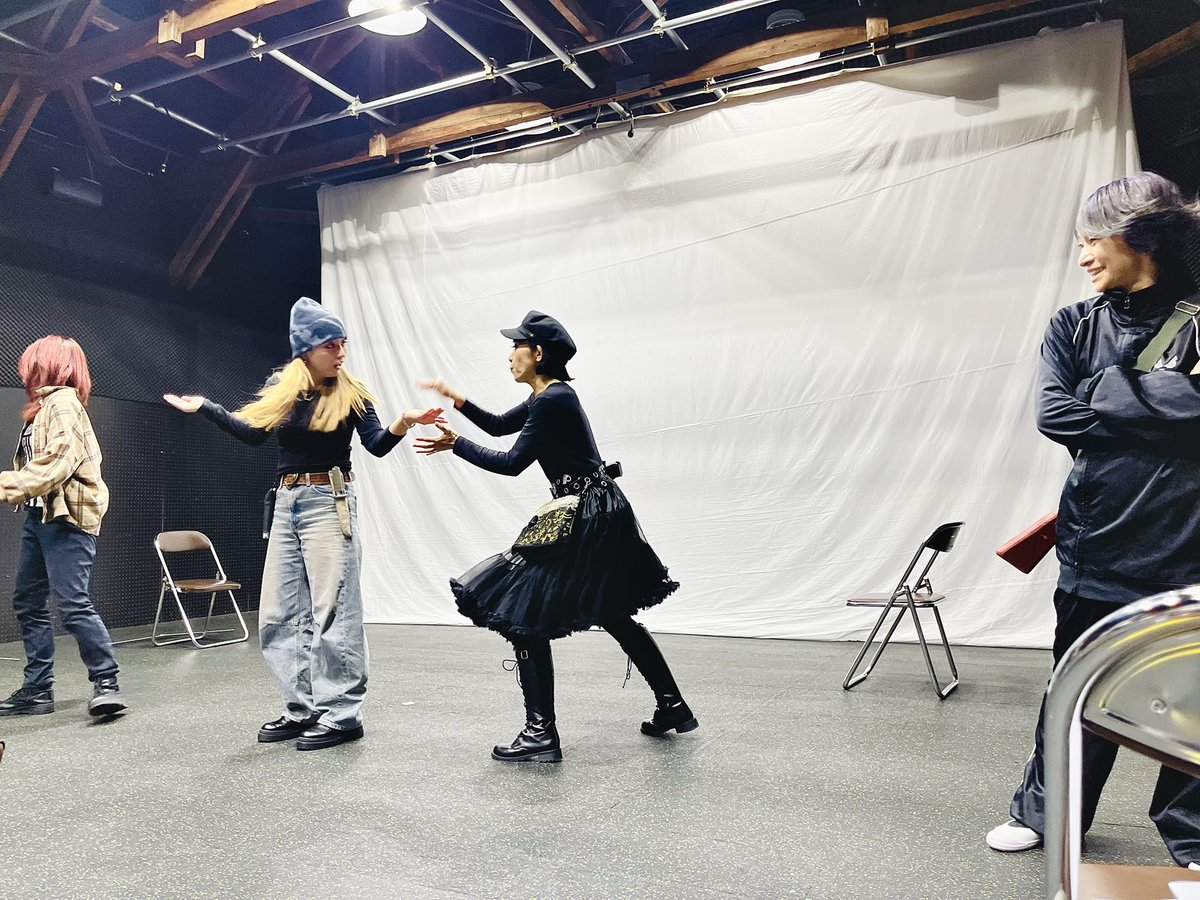 teatromagico_AN's tweet photo. いよいよ2月になりました。
今日は実際の会場となる『ささしまスタジオ』にてリハーサル🎶

秘密基地のようなわくわくの劇場で役者陣のエネルギーもテンションも8割増！……いや、やっぱりいつも通り？？

ここに舞台セットや照明も加わって、どんな世界が生まれるのかな？お楽しみに💫 https://t.co/8jJBjRIroq