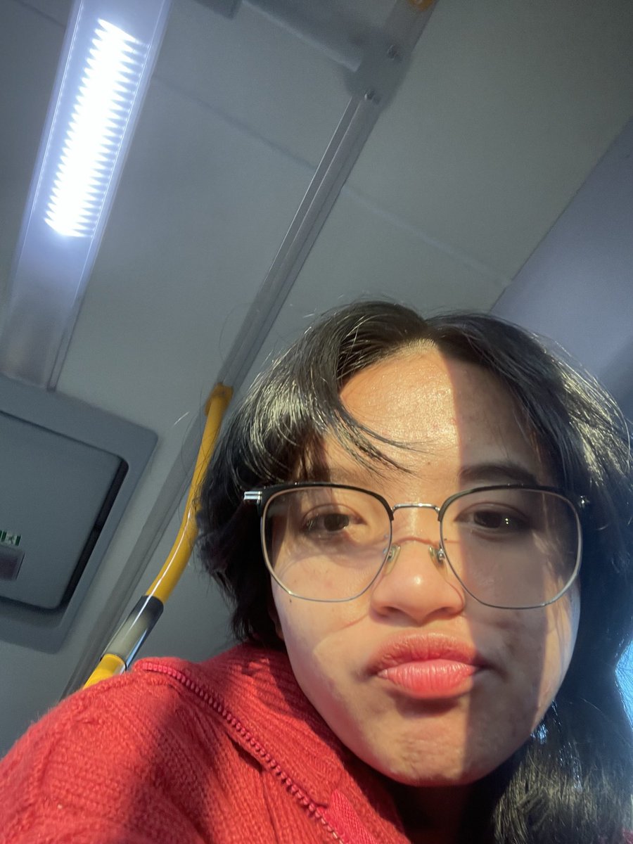 pocketrasa's tweet photo. Sempet dapet dm gue bneran cewe apa bukan. 
Hmm… 
Cuma haircutnya aja yang beda. 
But yes https://t.co/lUw3IO9rww