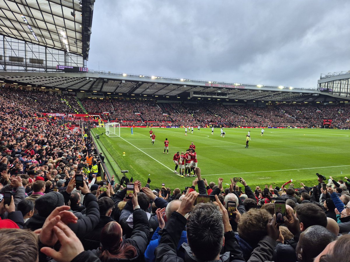 guydr37's tweet photo. casemiro #MUNFUL #mufc https://t.co/B9M7DCs71B