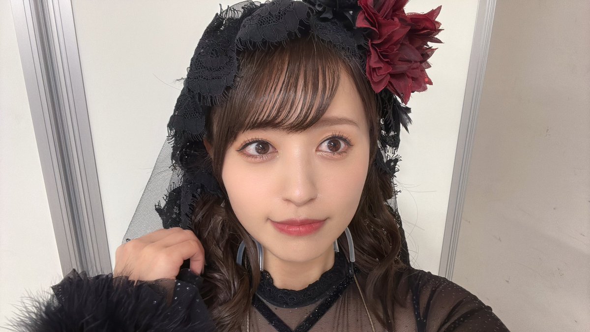 ギルキスの時は衣装に負けないように、アイラインを長めに引いたりしっかりめにメイクするのがこだわり🌸
涙袋もくっきりさせてみた👀