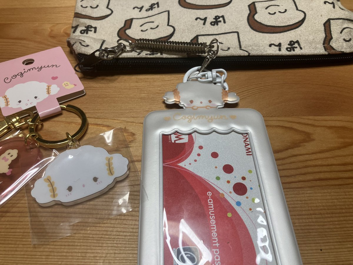 こぎみゅん　おやすみ　クマさん　パスケース サンリオ】こぎみゅん ダイカットフェイスパスケース | IKG crossing