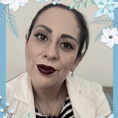 Monikramelo's tweet photo. “No todas las flores hermosas crecen en un jardín, por ejemplo: ella es como una flor salvaje, de esas que crecen y florecen hasta en un desierto, así de resistente, así de fuerte e inquebrantable es.” Roberth Colmenárez https://t.co/wRnOoUyfBT