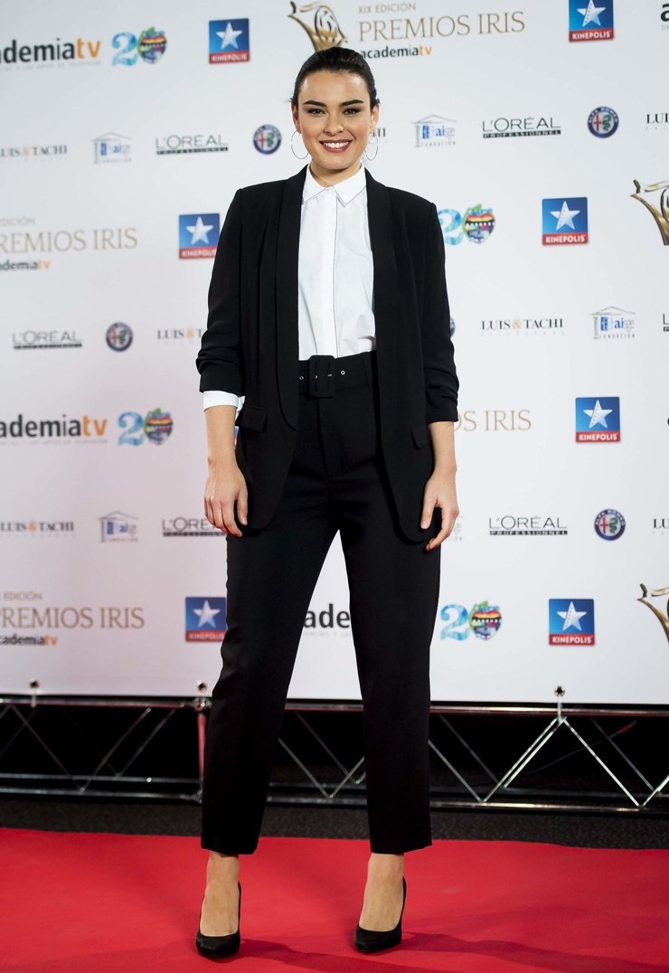 #DomingoDeAlbaBrunet
Esperando por #FinaValero 
Sonríe