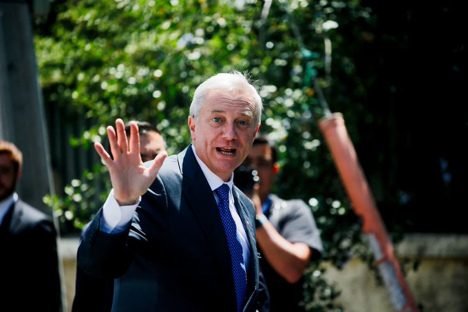 Presidente electo José Antonio Kast es recibido con aplausos en Santiago, tras gira por Centroamérica.