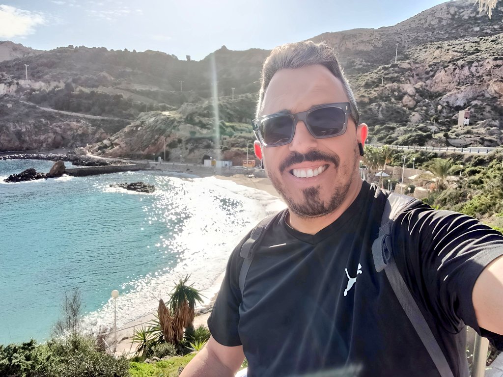 Raulikomoreniko's tweet photo. #DeDomingo #CalaCortina #Cartagena #SolyMar ☀️🌊 https://t.co/rgrx5qhDX7
