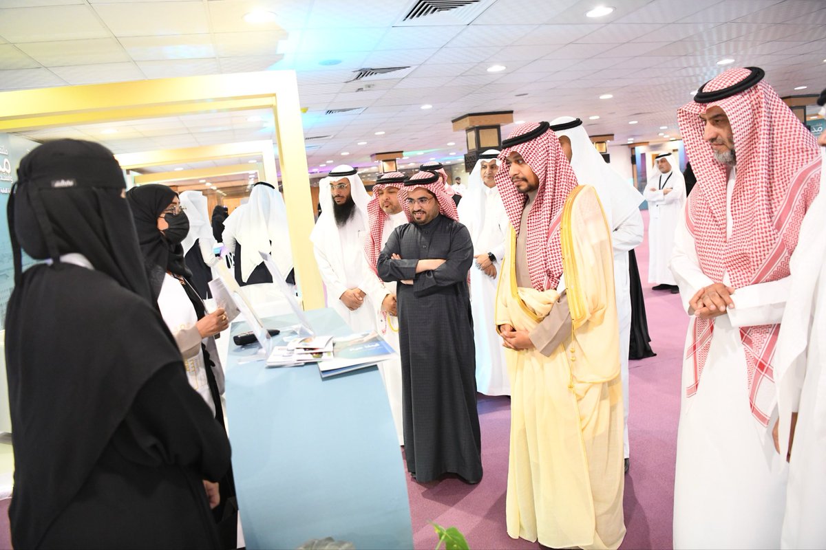 MOE_MHC's tweet photo. صور |

رعى وكيل وزارة التعليم للتعليم العام افتتاح معرض وملتقى «مدارسنا واستدامة التميز» بـ #تعليم_مكة بهدف إبراز الممارسات المتميزة ونقل الخبرات وتعزيز ثقافة التميز المدرسي، كما زار عددًا من المدارس واطّلع على سير العملية التعليمية والتقى القيادات التعليمية بالإدارة .. https://t.co/SHHPCuyhTi