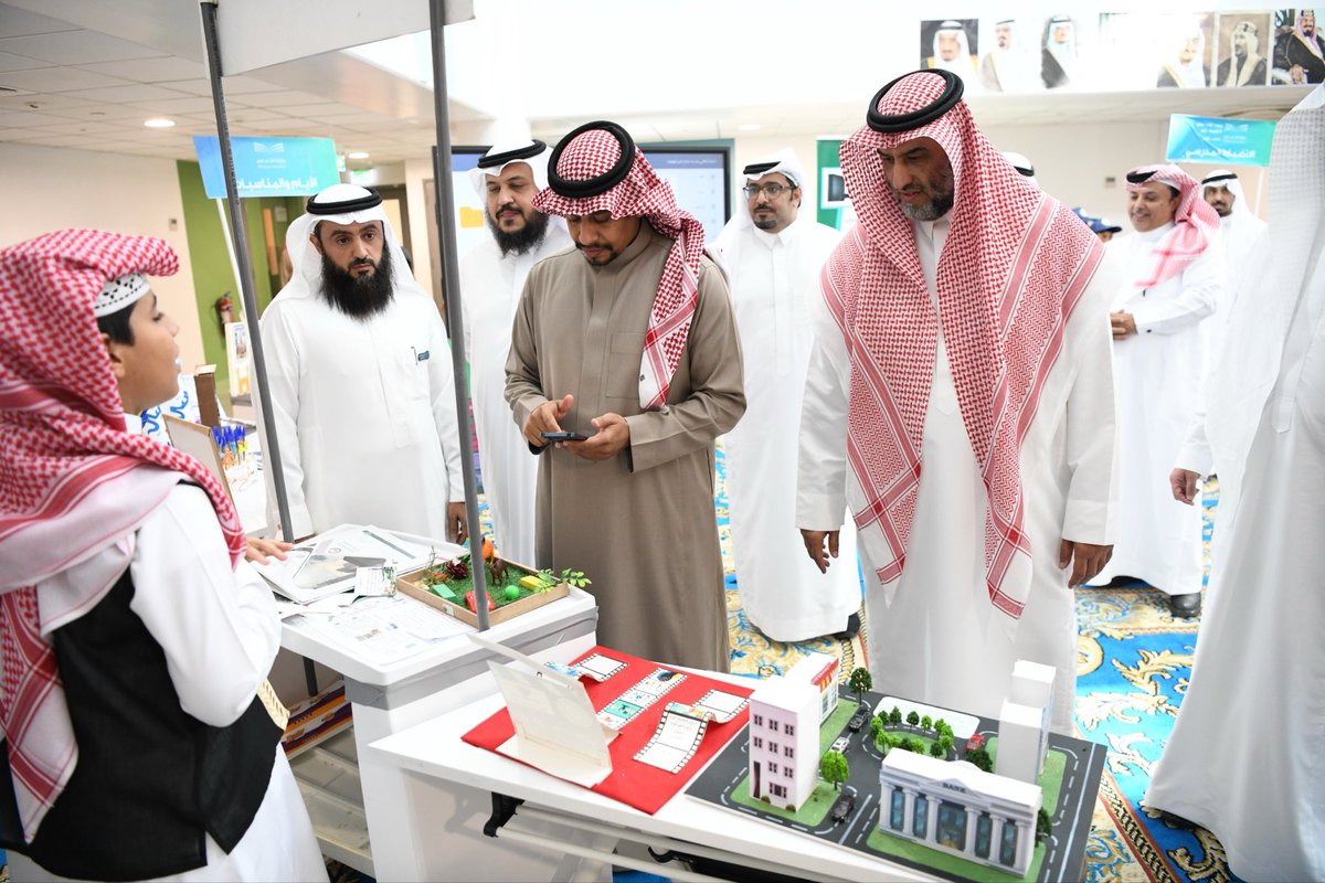 صور |

رعى وكيل وزارة التعليم للتعليم العام افتتاح معرض وملتقى «مدارسنا واستدامة التميز» بـ #تعليم_مكة بهدف إبراز الممارسات المتميزة ونقل الخبرات وتعزيز ثقافة التميز المدرسي، كما زار عددًا من المدارس واطّلع على سير العملية التعليمية والتقى القيادات التعليمية بالإدارة ..
