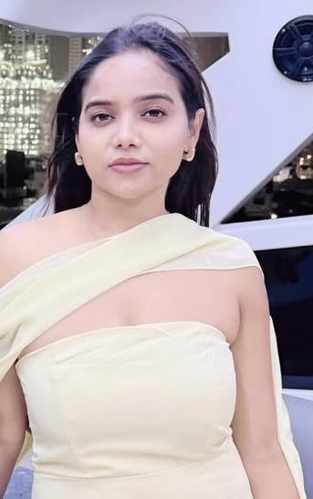 Behind every successful women is herself 

MANISHA GRACING THE 50