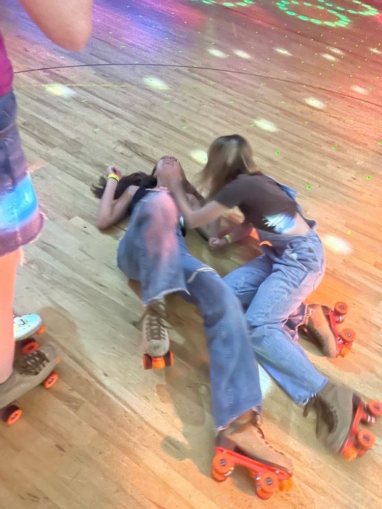Willowbyler's tweet photo. El and Luna at her roller skating date! #StrangerThingsoc #lunel #luane https://t.co/JwouB1leHI
