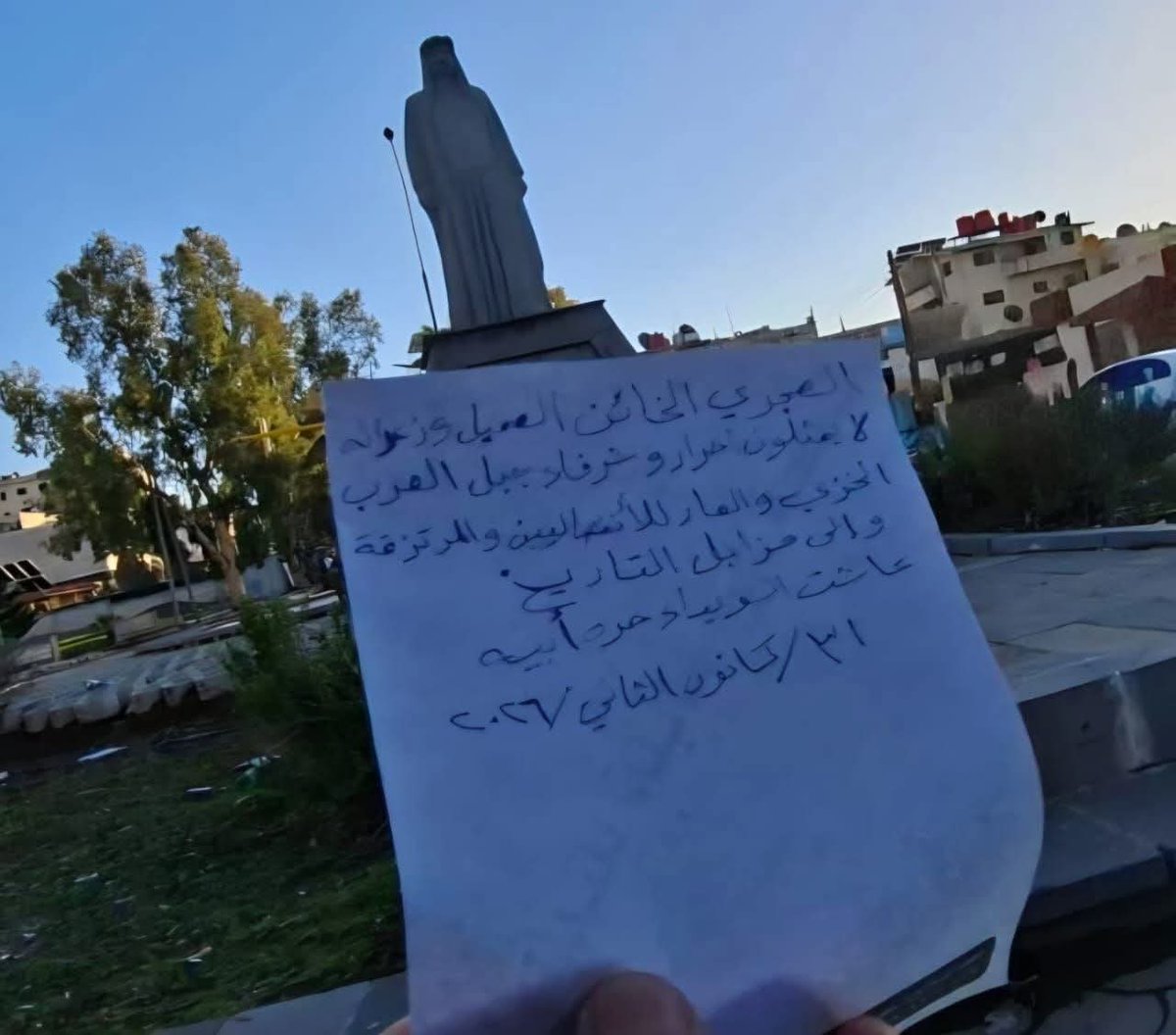 📌 رسالة من السويداء
إننا والله نراهن على الشرفاء من أهل السويداء، ودائمًا الأحرار يُعرفون في الشدائد لا في الرخاء. الكثير من أهل السويداء من تُمثّلهم هذه الورقة الصغيرة.#سوريا_حرة