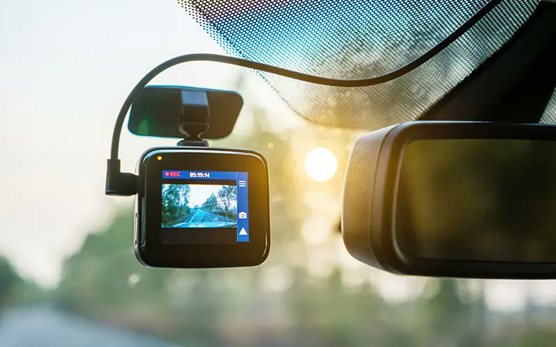 Before you buy a dashcam, check this:

- 1080p resolution (min)
- Starvis 2 sensor
- Loop recording
- Front + rear camera
- Emergency recording
- 128GB SD support (min)
- Wide angle, >130°
- Built in GPS

Here are my top 3 picks in the ₹10k-15k range.👇