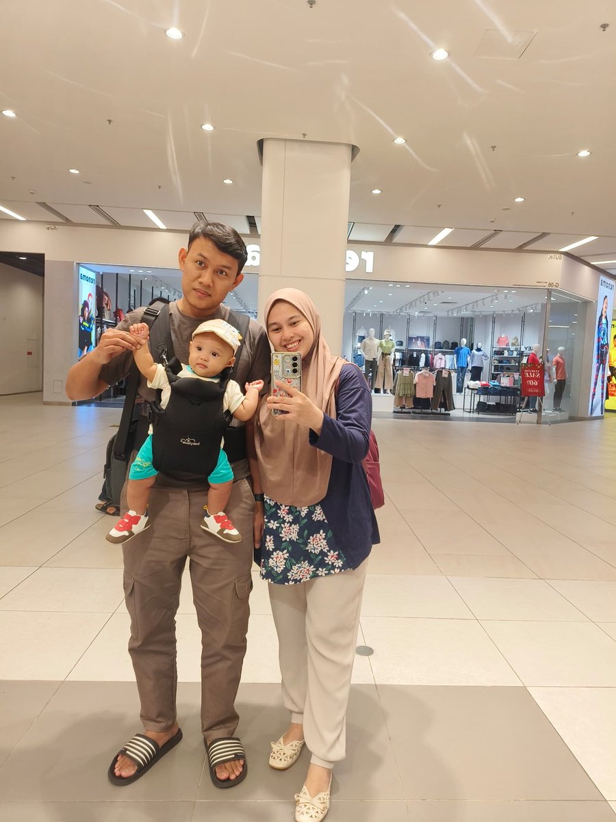 CheaSungmin's tweet photo. Haii warga thread..petang tadi around
3.30pm, kawan saya pergi IKEA
Damansara….kawan tak perasan fon dia
tercicir dalam IKEA tu..pukul 5pm baru perasan fon takde...kalau ada sesiapa terjumpa boleh PM saya..kawan saya pakai fon VIVO V27..casing macam dalam gambar tapi warna grey https://t.co/aOcUoserTK