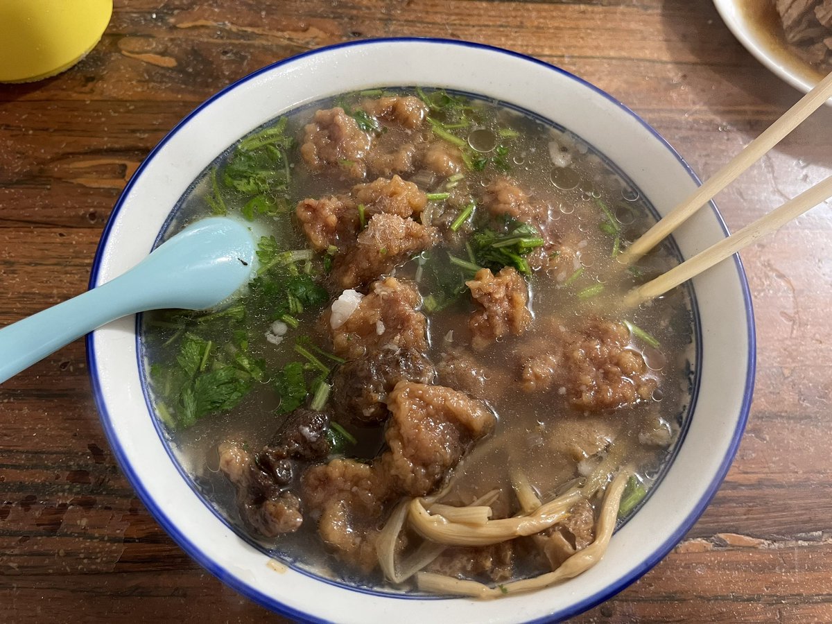 hereismyparad's tweet photo. 嘿嘿又过去了一个月，去万岁山玩了，看了打铁花～ 还吃了特别好吃的四味菜，下次还来～ https://t.co/2isOxcO6bF