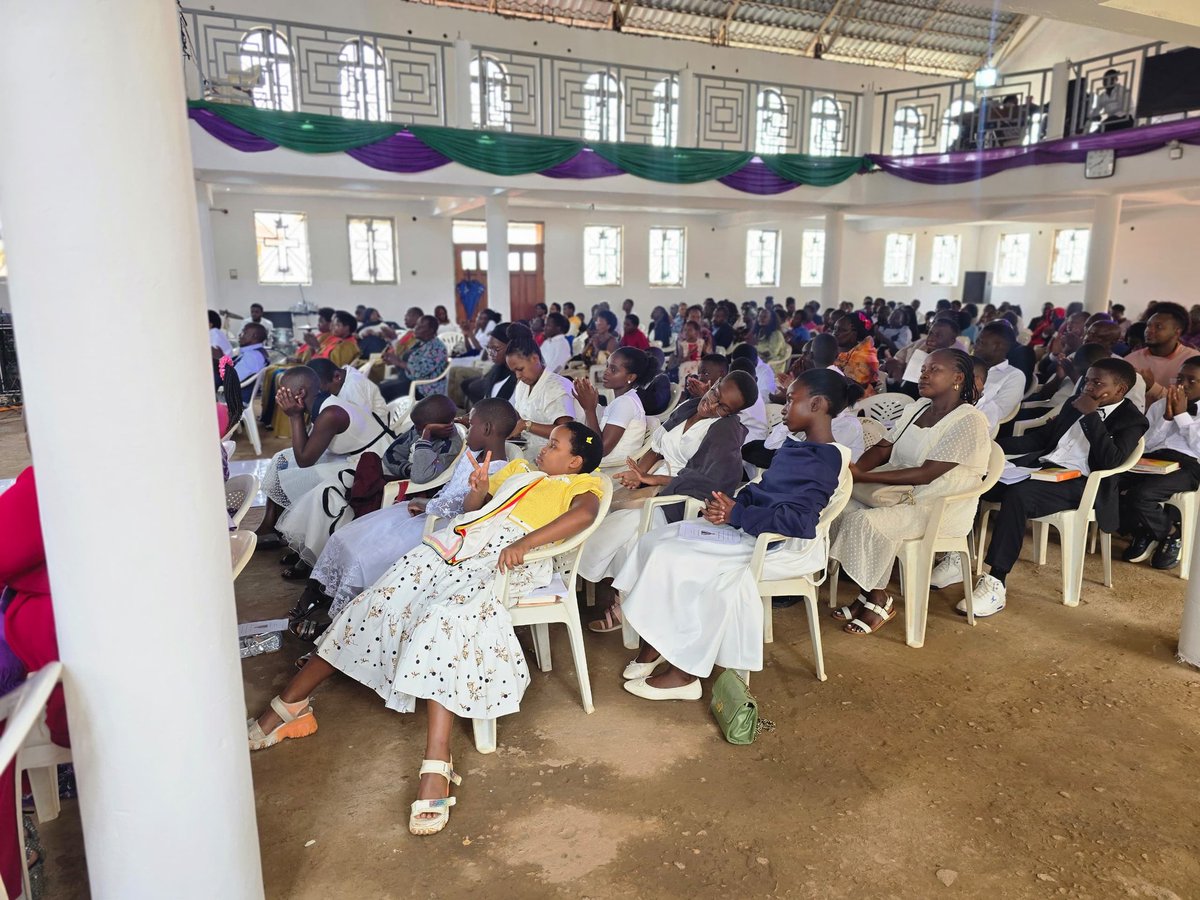 DOKampalaNews's tweet photo. Assistant Bishop Rt. Rev. Frederick Jackson Baalwa leads a joyful confirmation service at Christ Community Church, Mutungo. To God be the glory! 🙏 #DioceseOfKampala #ConfirmationService https://t.co/xAkJJT4pmN
