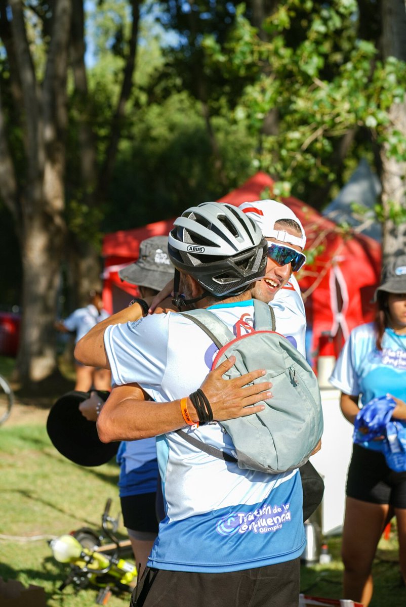 MauSerenelli's tweet photo. El Triatlón de la Confluencia fue una verdadera fiesta del deporte: más de 300 deportistas de todo el país, un paisaje que emociona y una ciudad que crece con obra pública que genera oportunidades.
Cuando el deporte, la naturaleza y la gestión se juntan podemos soñar https://t.co/9WyNkHHd0n