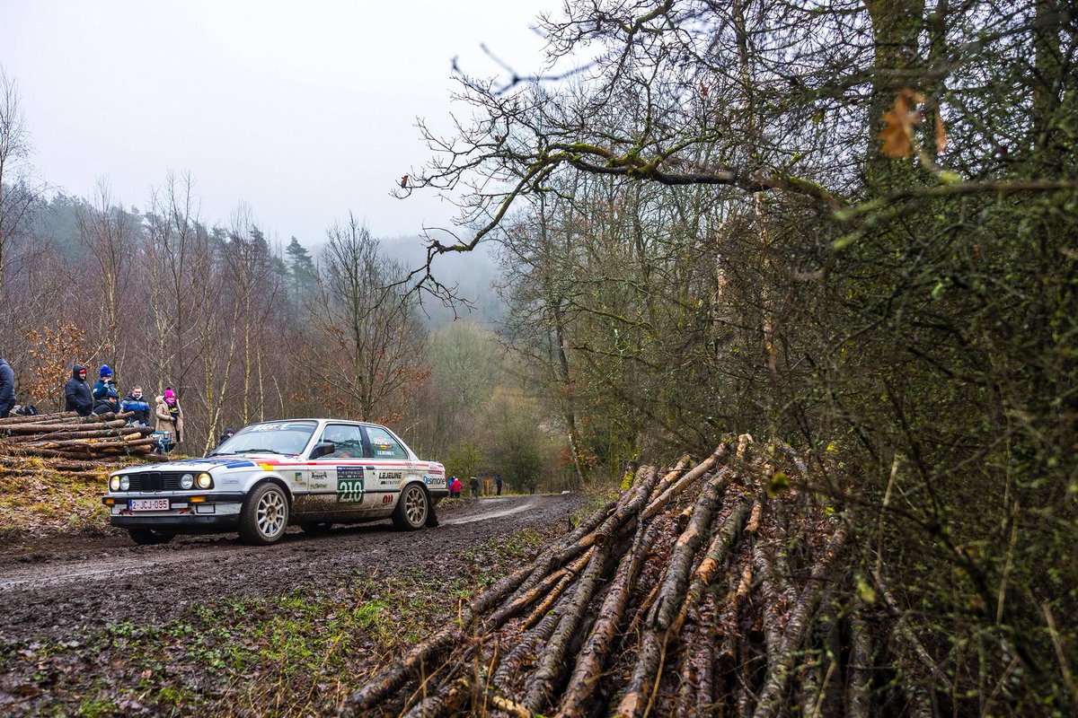 Triste nouvelle venant de Belgique ce dimanche. Une spectatrice est décédée suite à la sortie de route d'une voiture lors des Legend Boucles de Bastone. Le rallye a été stoppé après ce drame.